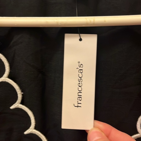 NWT Francesca's Collections Black Scalloped Trim sleeveless Blouse size L - Picture 4 of 9